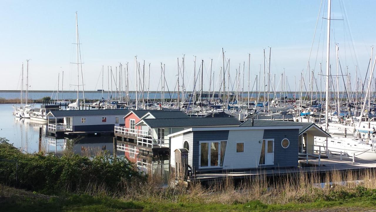 B&B Lelystad - BestMarine Waterchalets Flevo Marina - Bed and Breakfast Lelystad