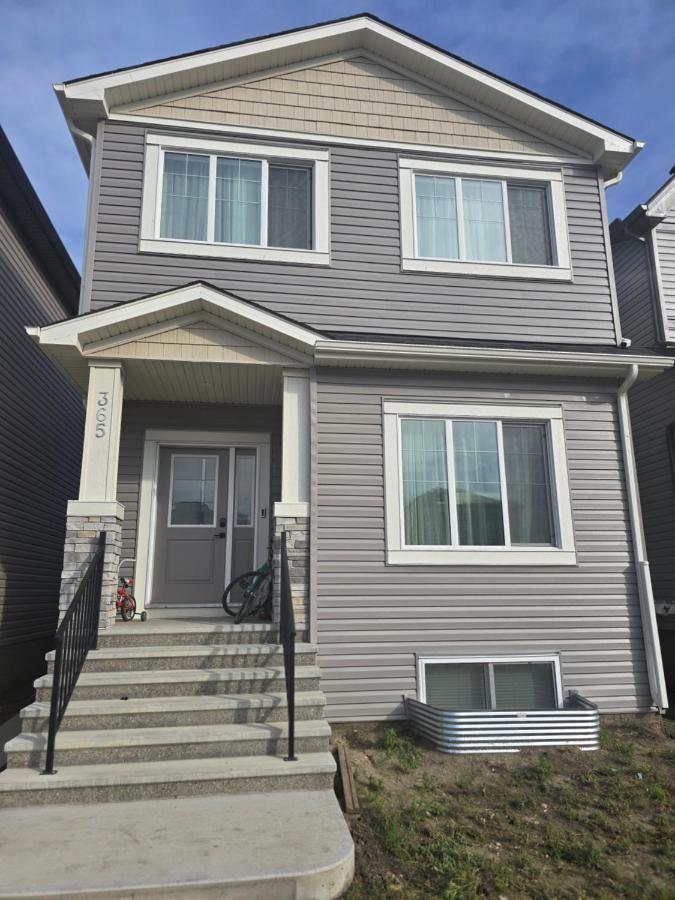 Cozy 2-Bedroom Basement Suite Just Minutes from the Airport - B&B