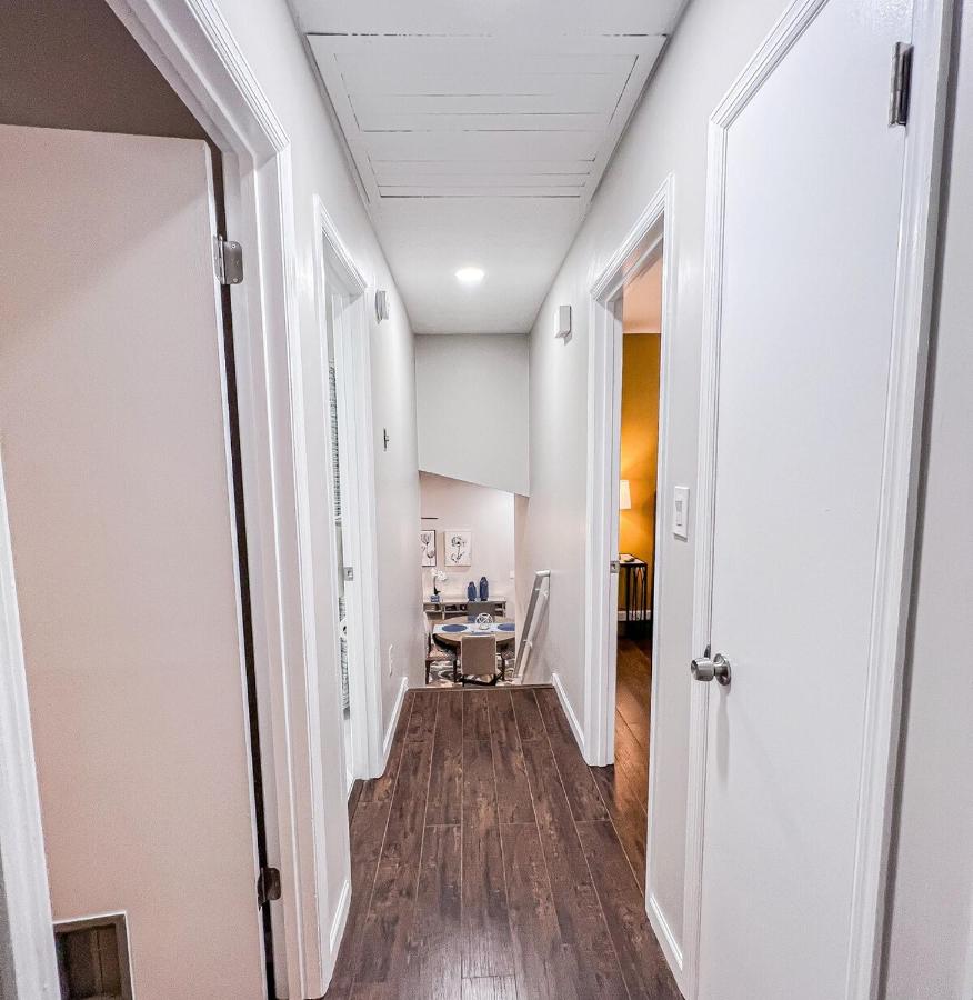 Game Room! King Bed! Near ATL! Fenced Yard w Deck BBQ - Chambres d'hôtes Tucker