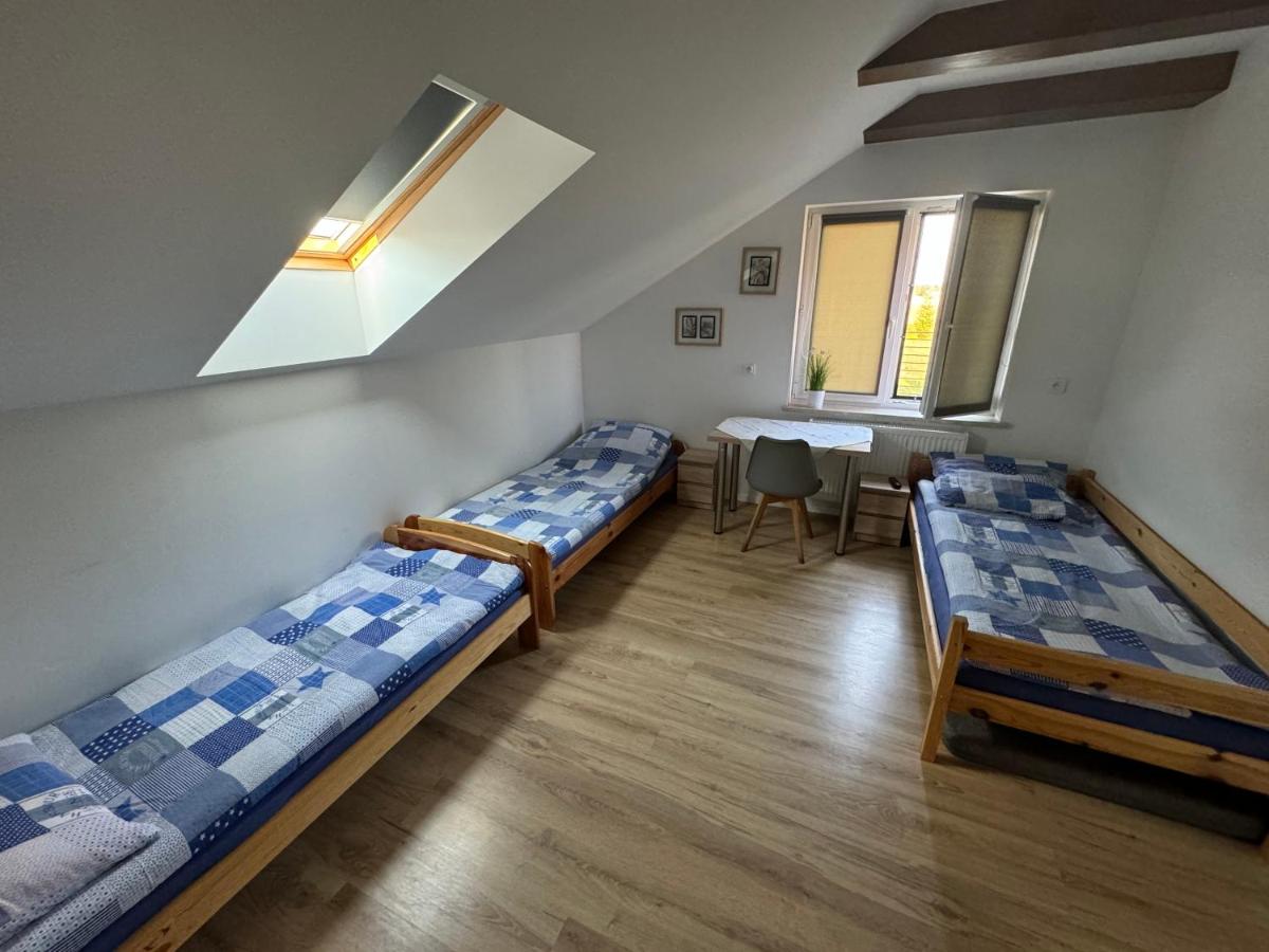 Dreibettzimmer mit eigenem Bad