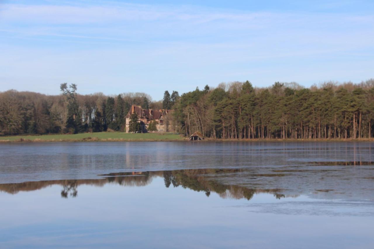 Grand gîte "Le gardien du château de Brocéliande", vue unique sur l'étang du Pas du Houx - B&B Paimpont