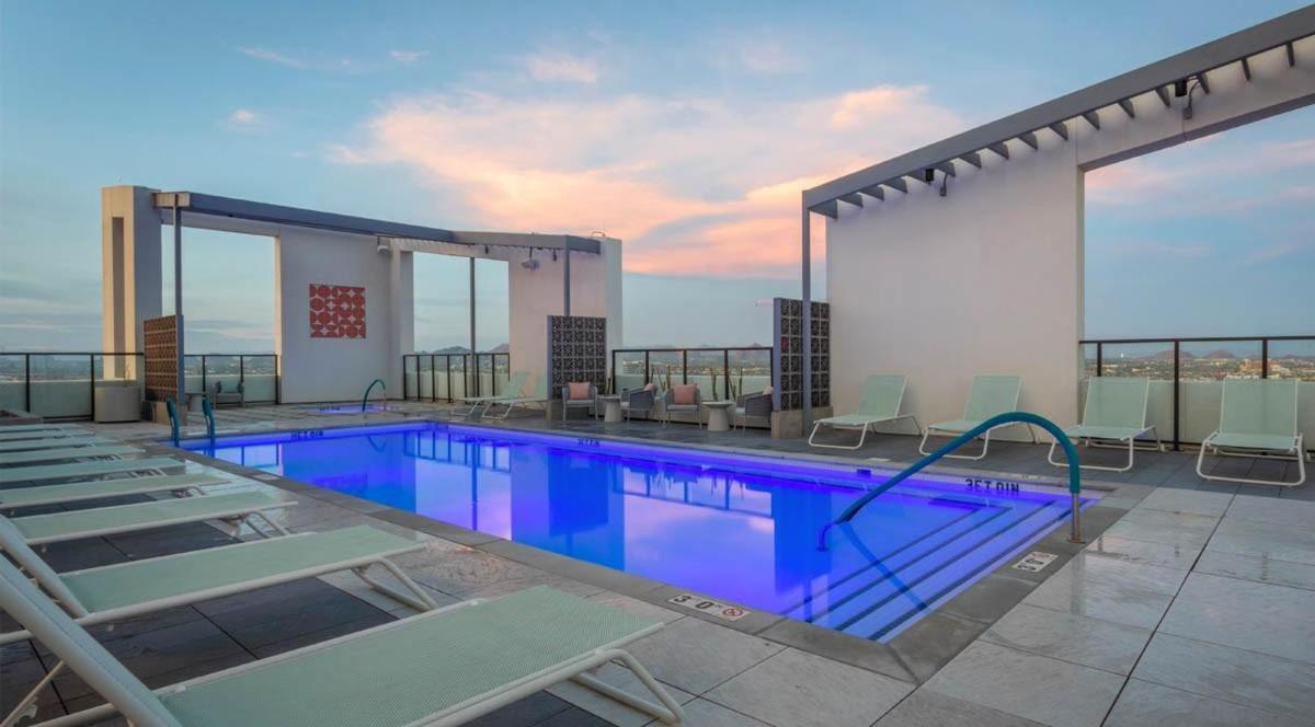 Boulevard Stays Modern Highrise STU Sky Pool Parking Gym 05 - B&B Phoenix