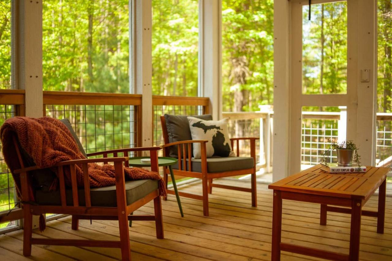 Lake Effect Lodge 3 Minutes From Laketown Beach! - B&B