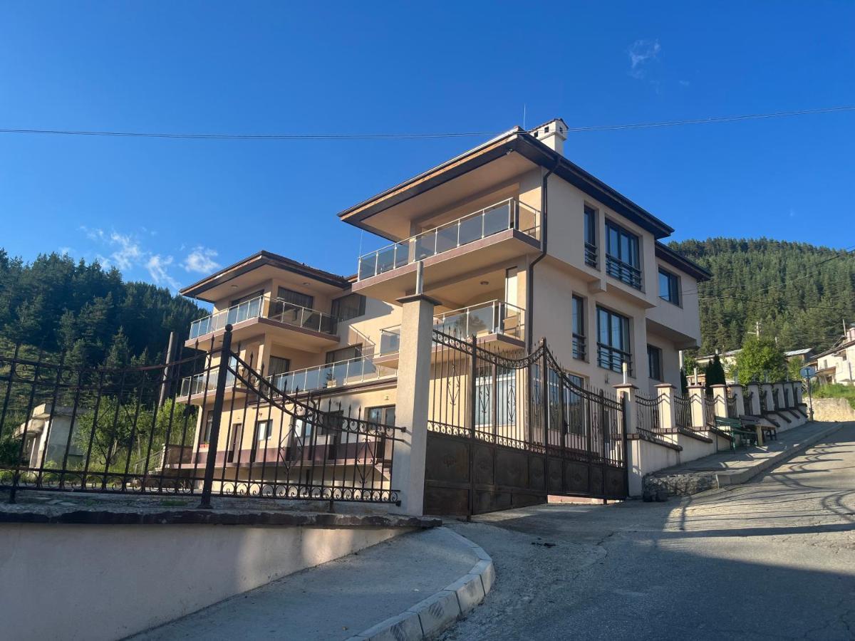Guest house Tairovi - B&B Borino