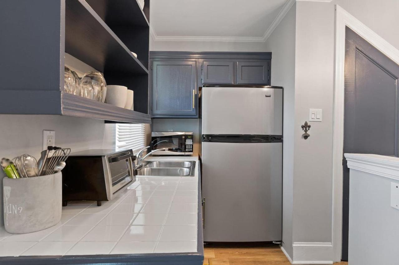 Sunny retreat w balcony steps from French Quarter - Ferienwohnung New Orleans