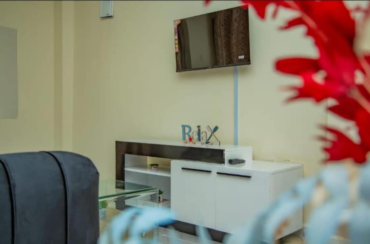 Bliss Luxury Suite with Netflix, WIFI and Balcony - B&B Nanyuki