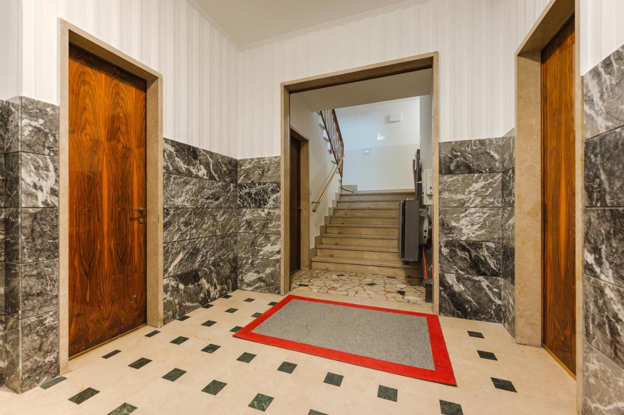 Tweepersoonskamer met Gedeelde Badkamer