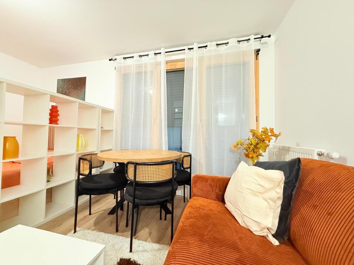 Vases d'honneur HOME proche de Paris et du stade de France - B&B Aubervilliers
