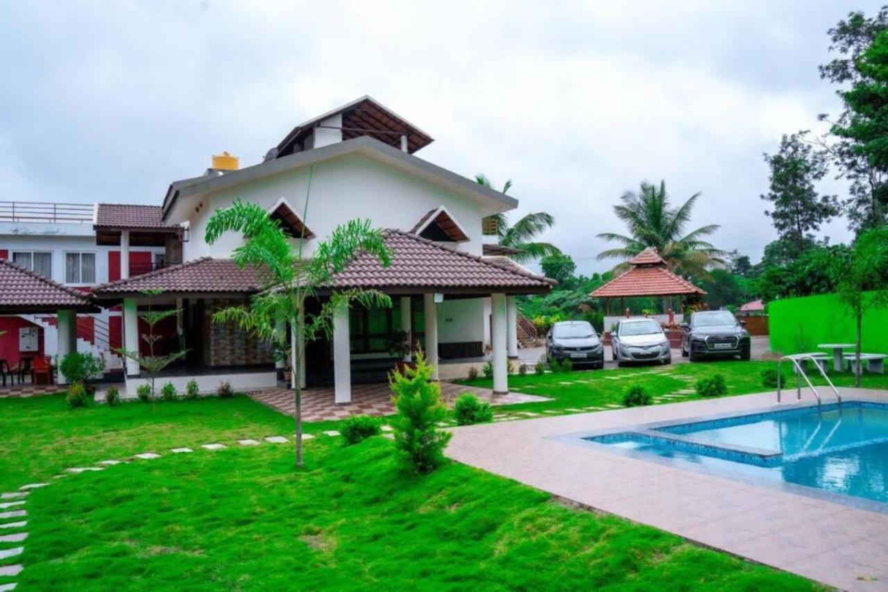 Hulihara Homestay - Pool, 4BH, Home Food, Estate - Chambres d’hôtes Sakleshpur