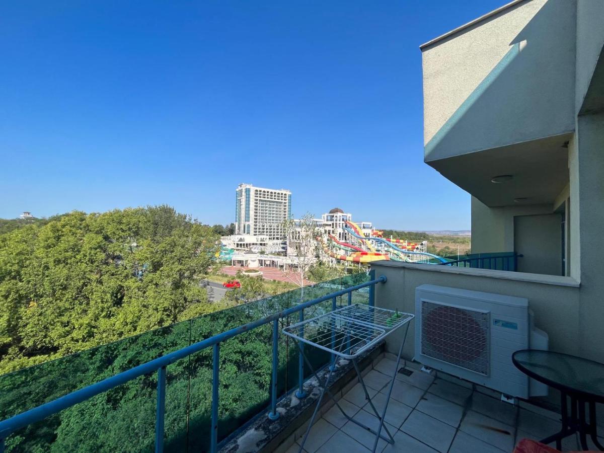 Private 2-Bedroom Apartment with Pool and Free Parking in Marina Holiday Club Pomorie - B&B