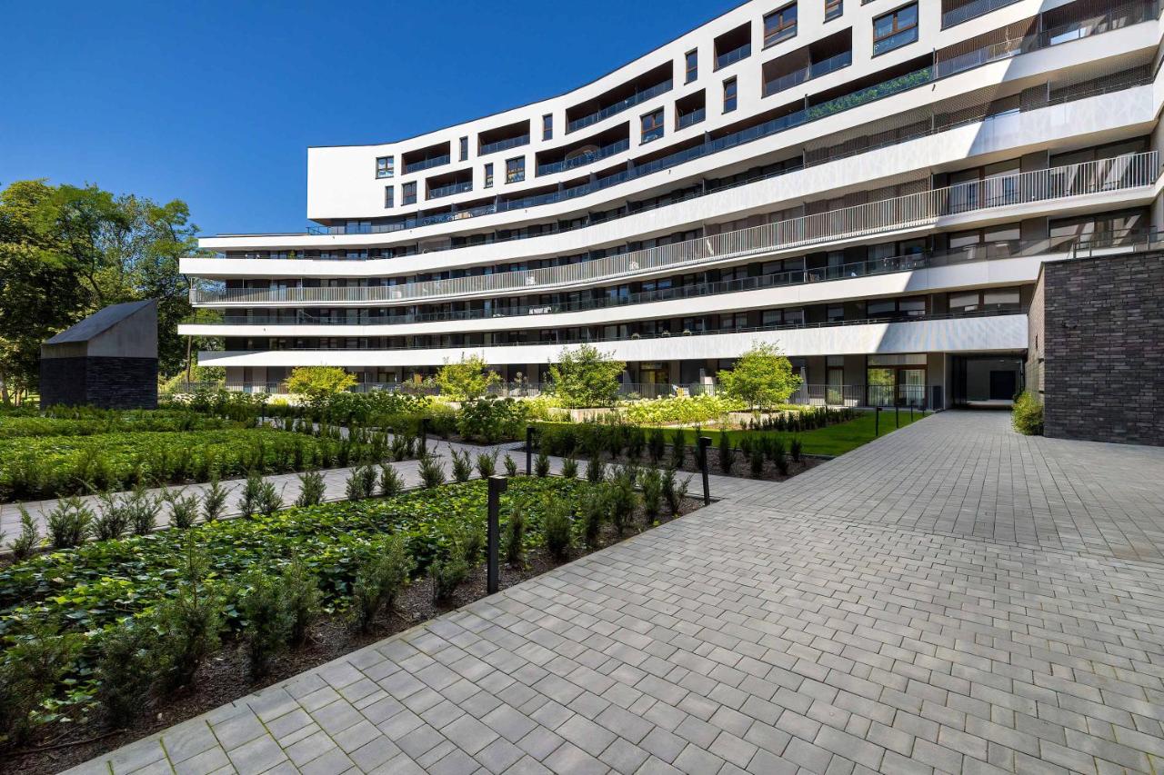 Cosy Apartment in Cracow with Parking, Desk and Balcony by Noclegi Renters - B&B Krakow