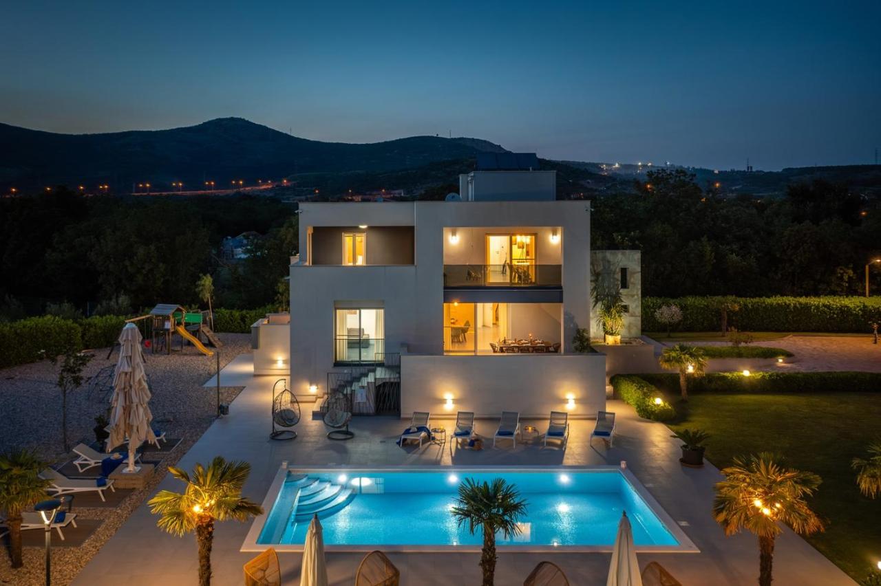 Villa Marijeta exclusive 5 star villa with 50sqm private pool, 6 bedrooms and playroom - B&B