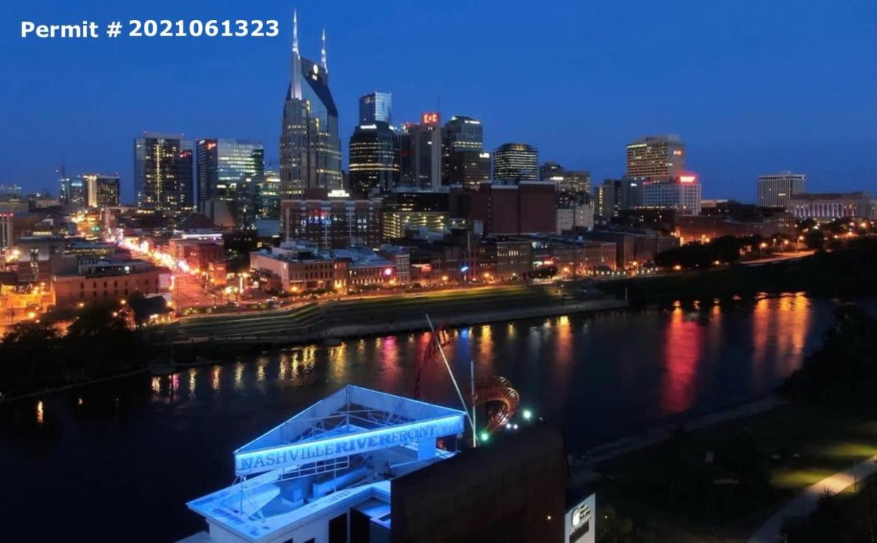 West End Oasis-New Building & Rooftop views - B&B Nashville