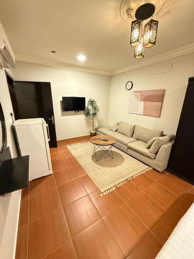 Deluxe Studio