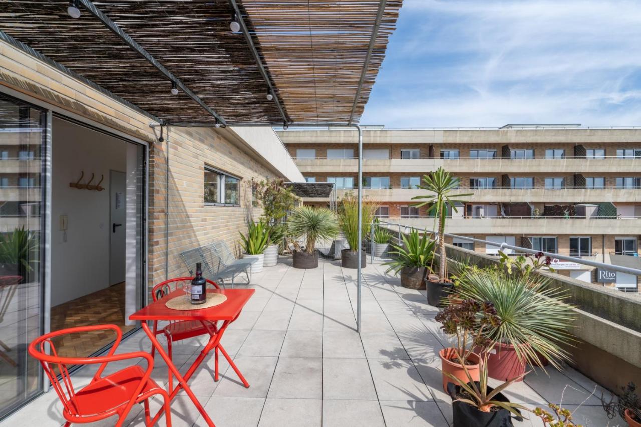 Stylish Flat w/ Terrace & Views by HostWise - B&B Porto