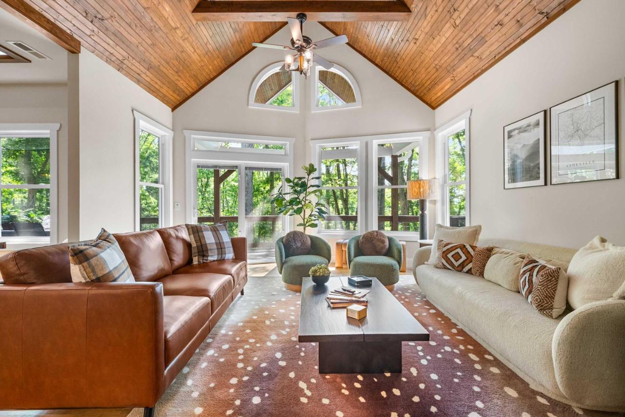 Secluded Mountain Retreat Near Downtown AVL - B&B Asheville