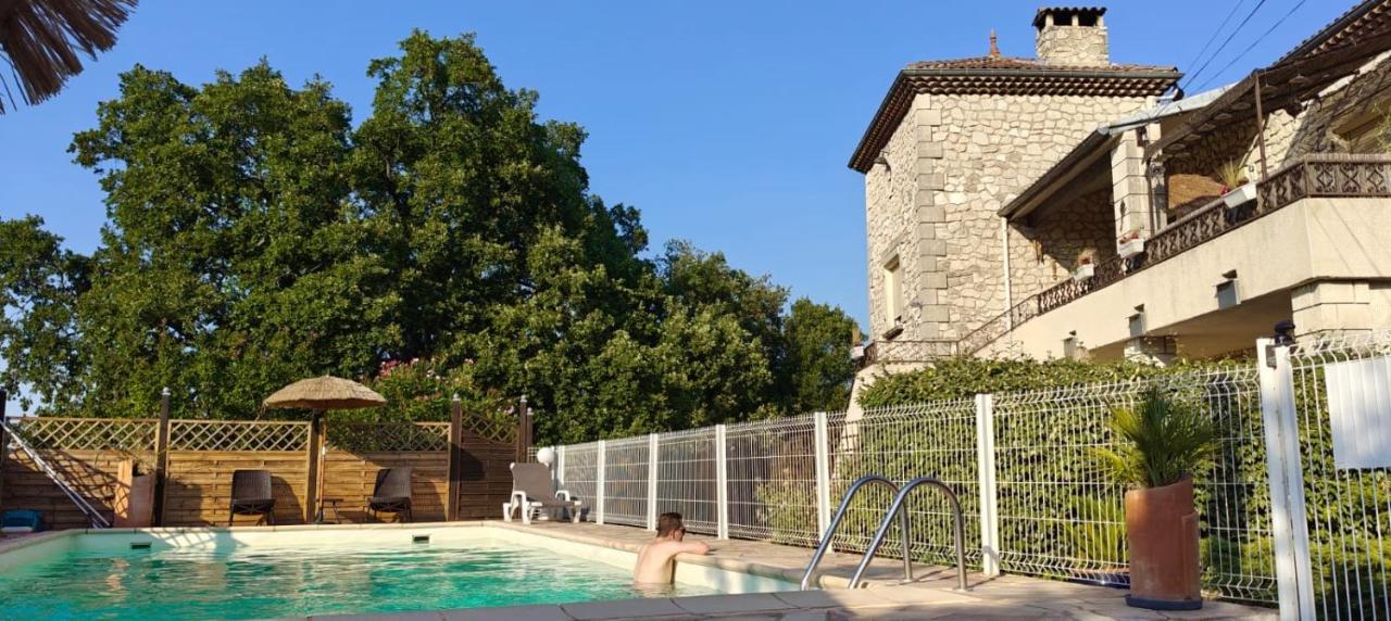 Gîtes Le Mas du Vieux Chêne - B&B Salavas