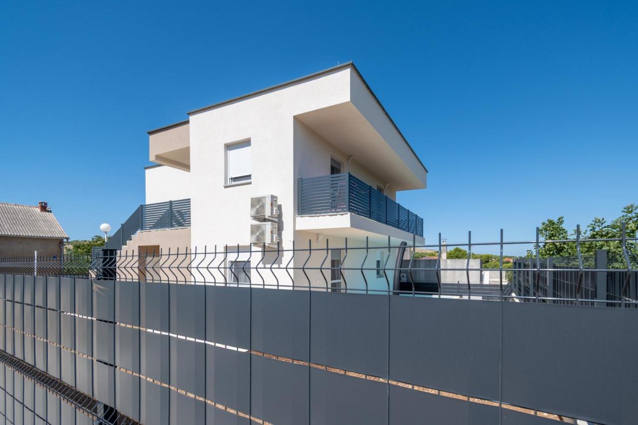 Family-friendly apartments with swimming pool Vir - Lozice, Vir - 24328 - Ferienwohnung Vir