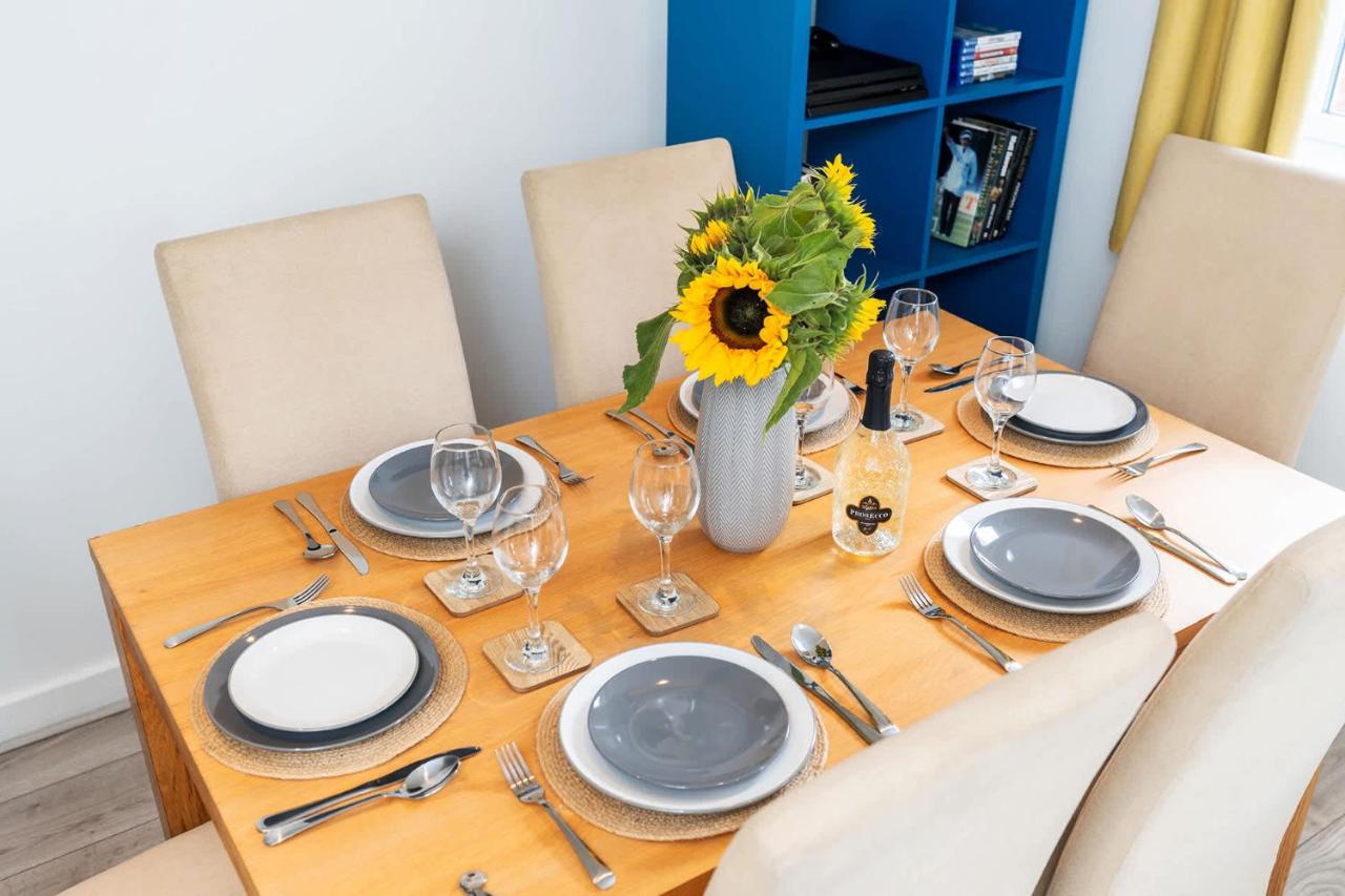 Two-storey flat for Contractors and Families - B&B Sheffield