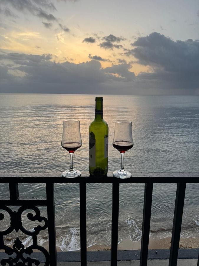 Beachfront villa with Direct Ocean Access Sleeps 12 - B&B Cabo Rojo