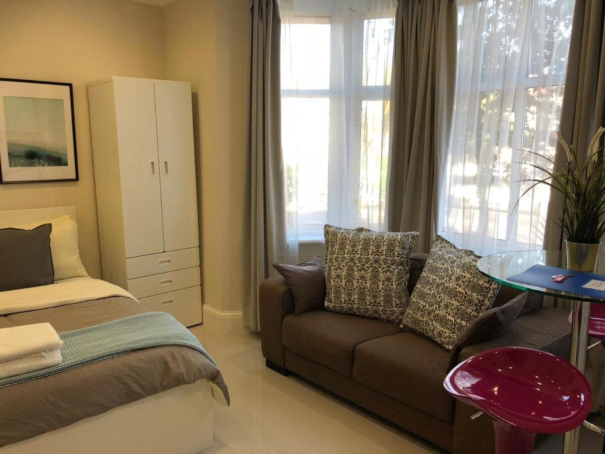 Private Studio flat close to central London - B&B London