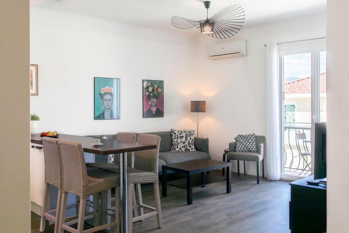 L4 Fayad 2BDR Hotel des Postes Central, Massena AC 2Balconies - B&B Nizza