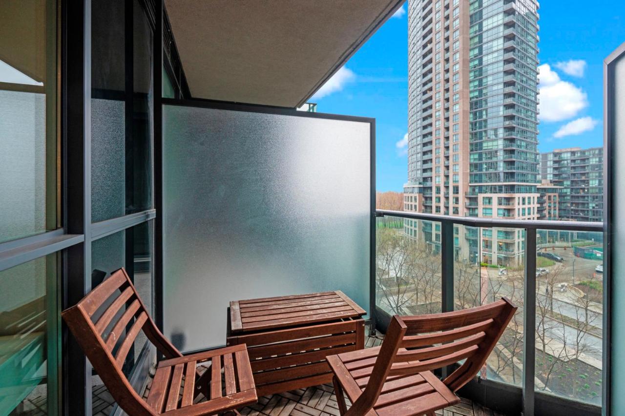 Superior 1Bd & DEN Apartment with Balcony - Bed and Breakfast Toronto