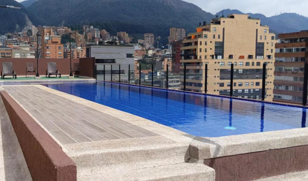 Trendy Apt in Chapinero with Pool Access - B&B Bogotá