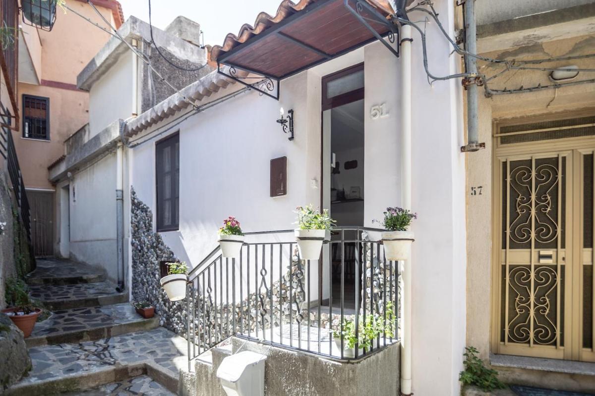 Casa in montagna vicino al mare - B&B Itala