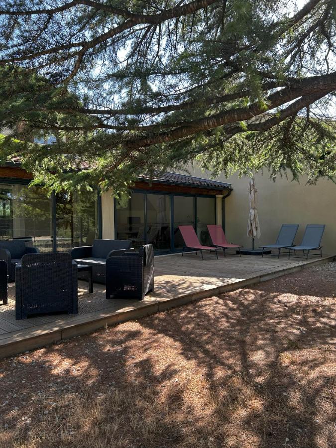 Mazet des Cèdres au pied de la colline - B&B Lagnes