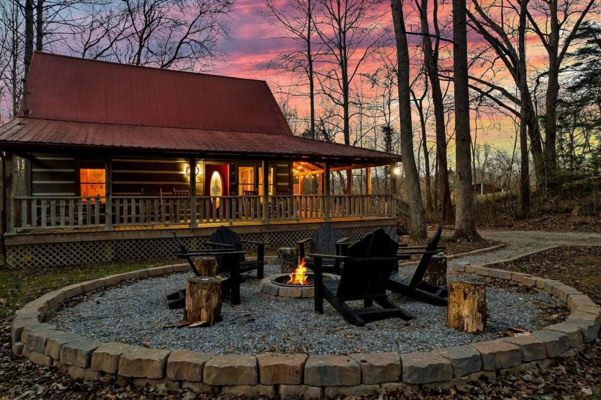 Serene Retreat Hot Tub, Fire Pit, Arcade Fun - B&B Townsend