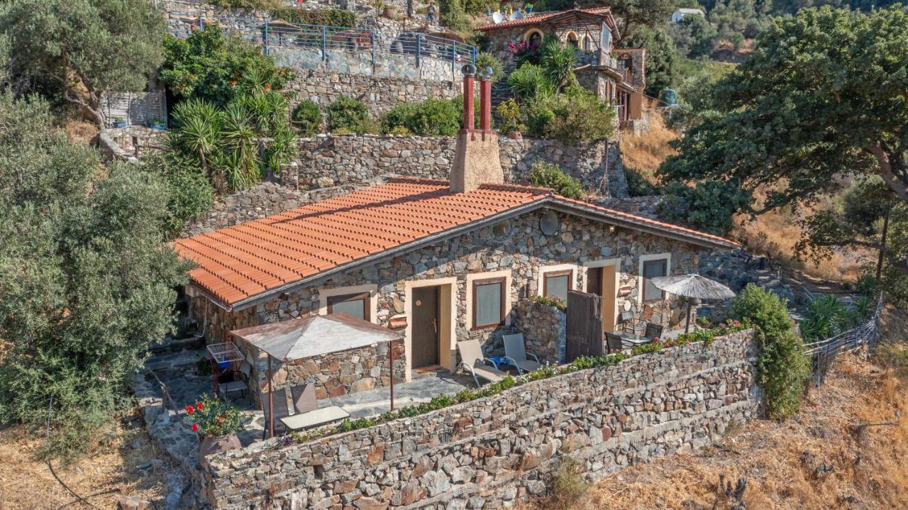 One-Bedroom House Areti