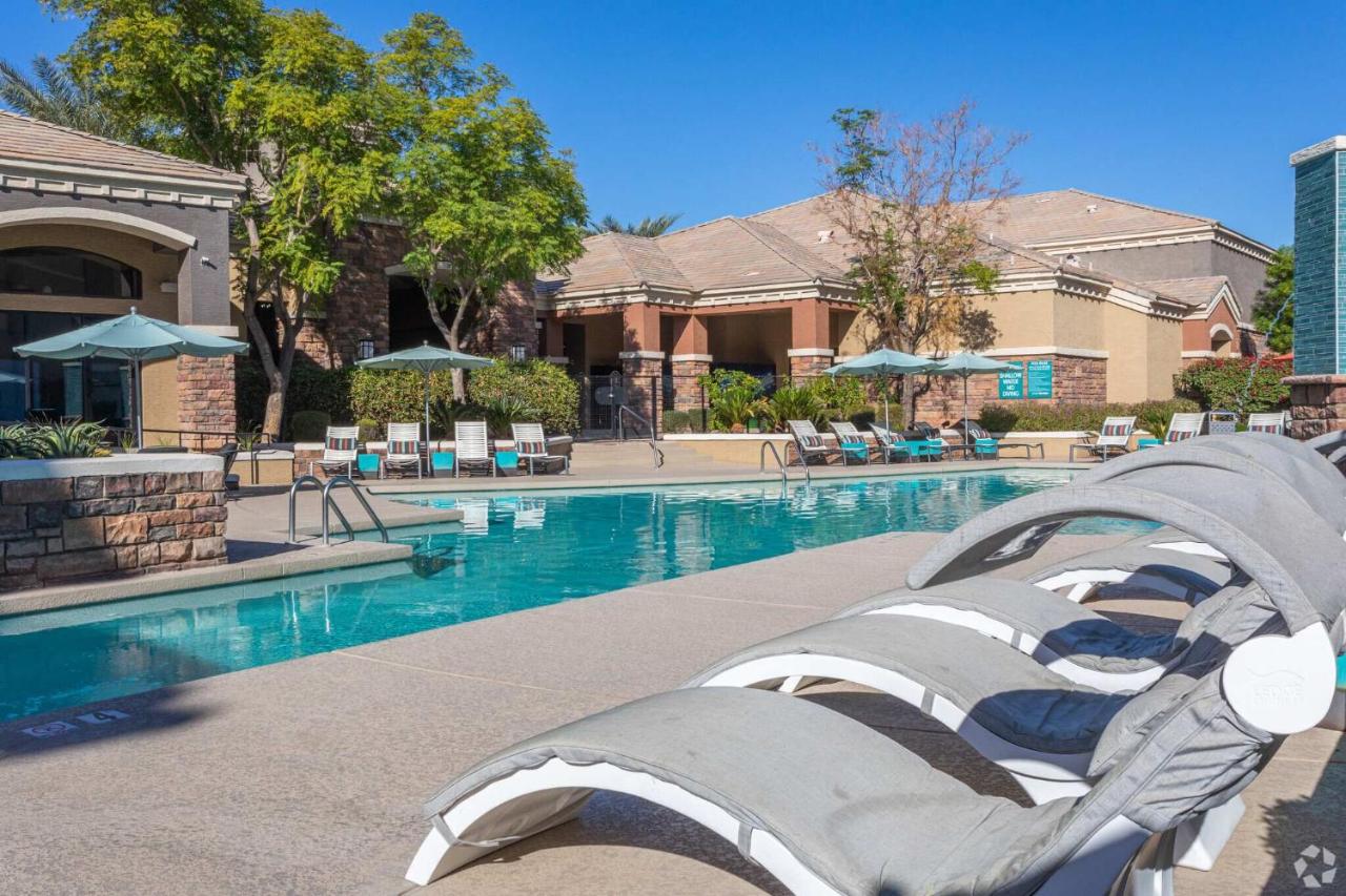 Boulevard Stays 2BR by Stadium Pool Parking Gym 07 - B&B Glendale