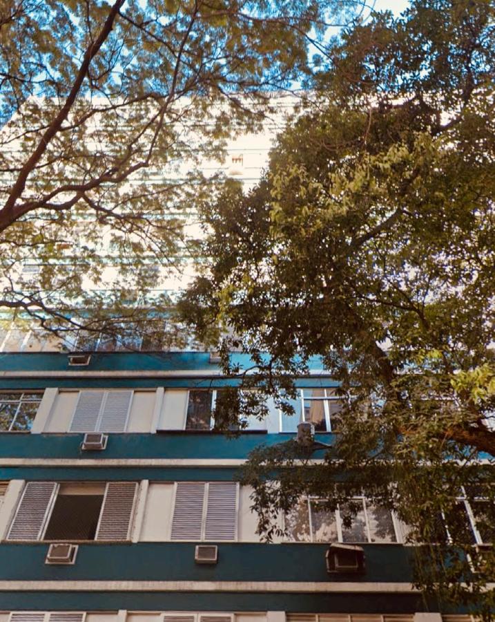 Confortável e funcional - ideal para casal e família no melhor quarteirão de Copa RJ- wi fi - 2 banheiros completos - 2 tvs e 2 ar cond com garagem - B&B