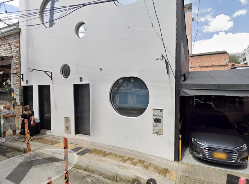 Massive Jacuzzi - 6 Bedroom with Private Bathroom - 1 block from LLeras P11 - Chambres d’hôtes Medellín