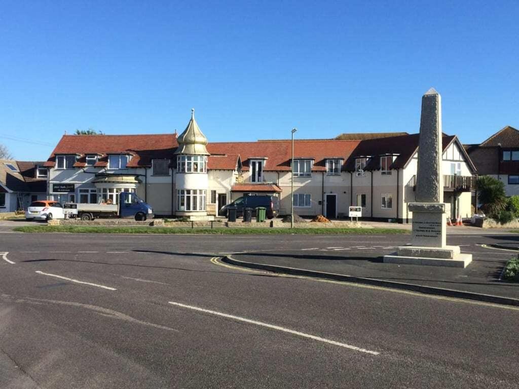 4 The Dome, Barton on sea - Where Comfort Meets the Coast - B&B