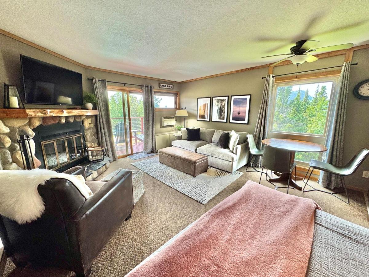 Ski in Ski out Cozy Studio Condo, Pool, Hot Tub, Views of Moose Mtn - B&B Lutsen