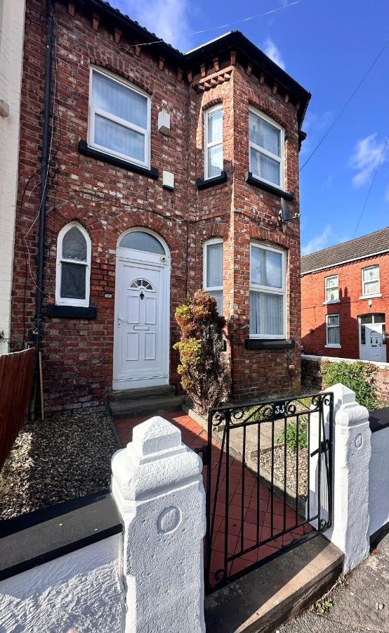 Stylish 3 Bed Home Near Oxton Village & Liverpool - B&B