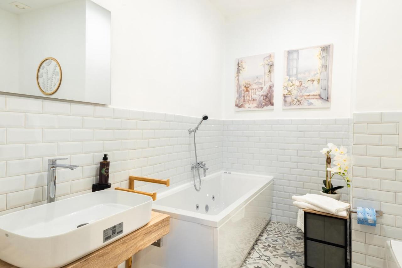 Deluxe Double Room with Bath