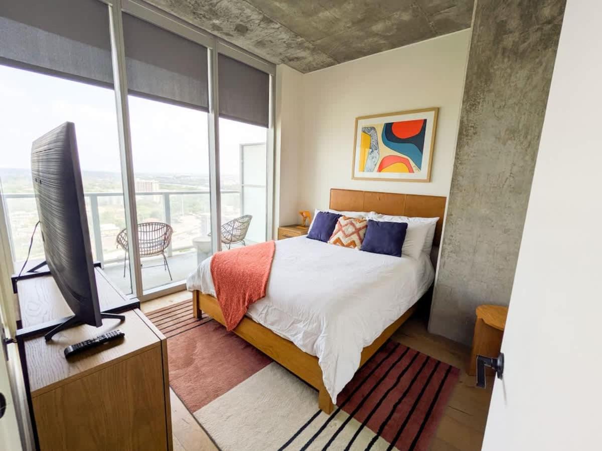 Bandera at the Rainey District - B&B Austin