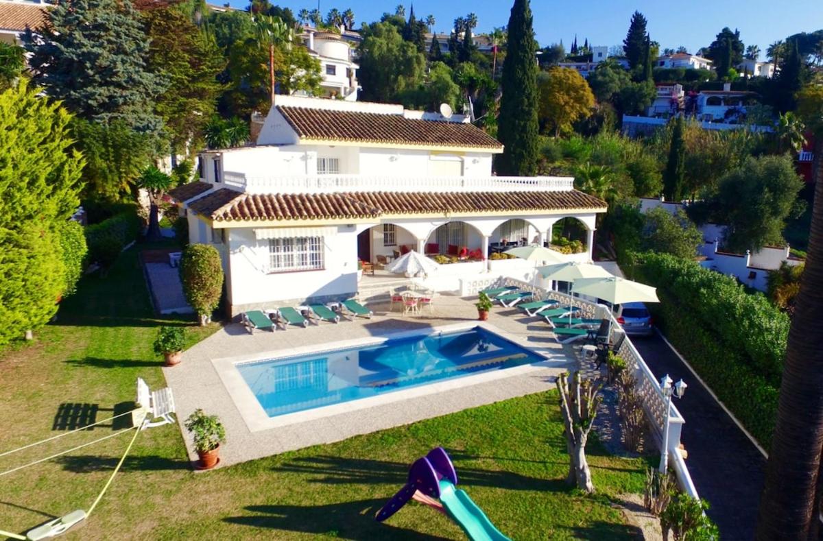 A lovely family villa with heated pool - B&B Santa Fe de los Boliches