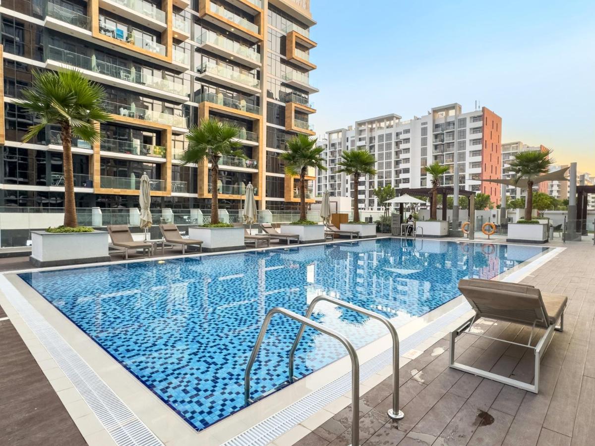 Stylish 1BR with Netflix Pool & Gym Access - B&B Dubái