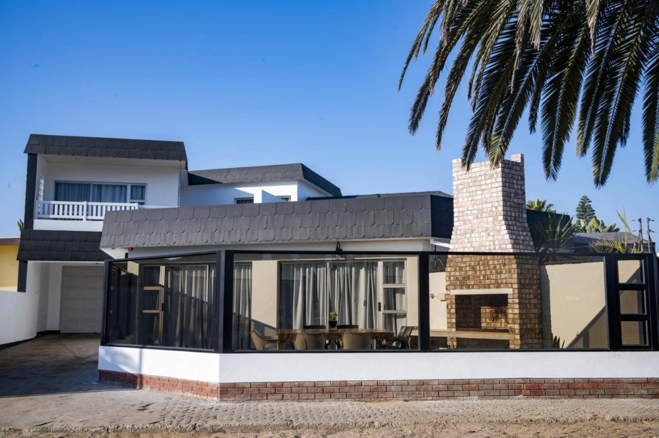 Poseidon Beachfront Holiday Home - Chambres d’hôtes Swakopmund