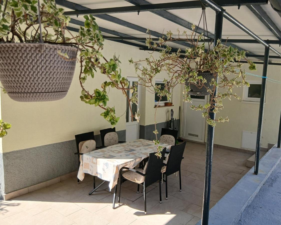 Apartment Luka - Ferienwohnung Silo