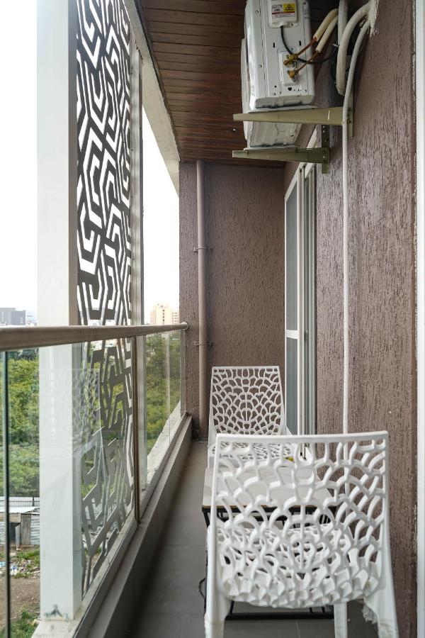 Cozmo Studio, Next to Pune Airport - B&B poona