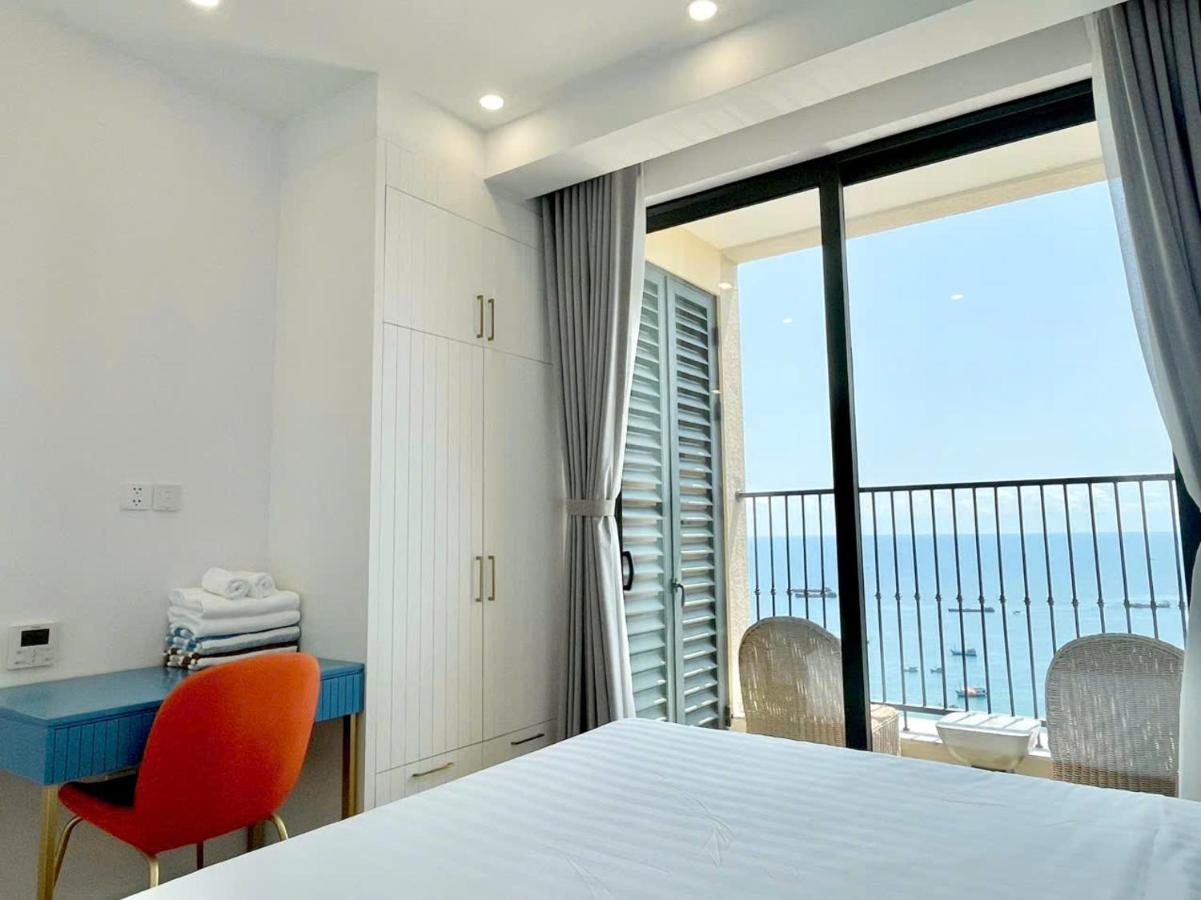 One-Bedroom Apartment with Sea View