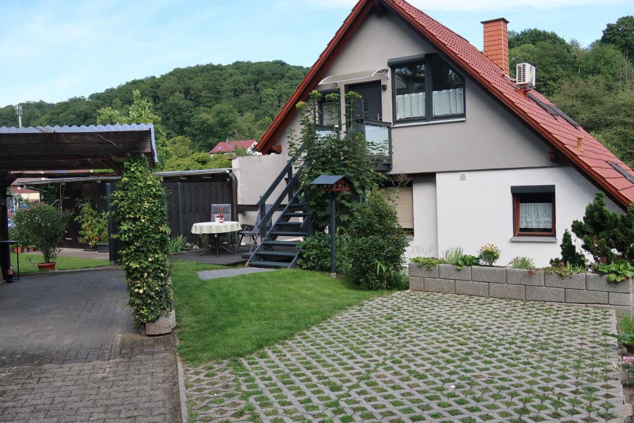 Kleine, gemütliche Dachgeschosswohnung - Ferienwohnung Ober-Laudenbach