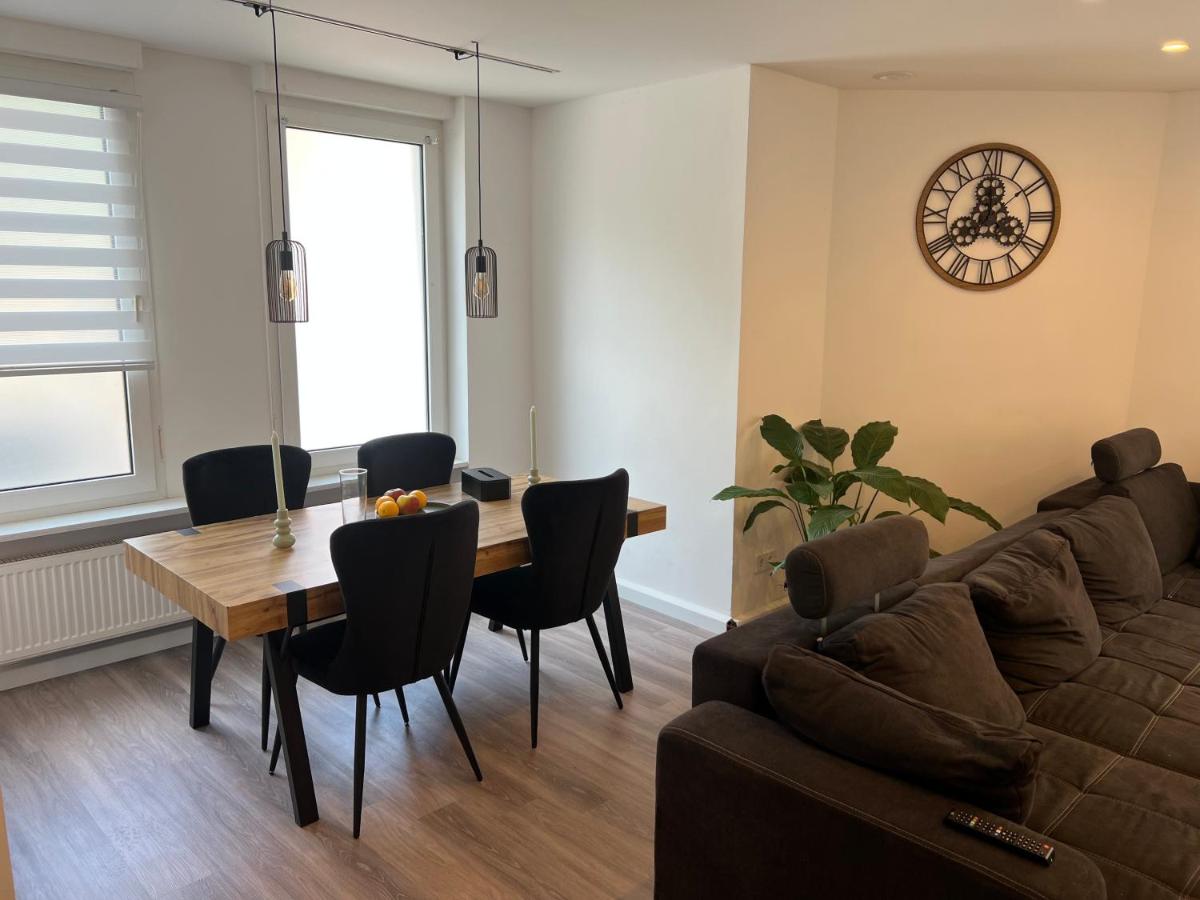 Trier-Ferienwohnung mit 2 Schlafzimmern, 2 Bäder, moderne Küche, 2 Badezimmer, Laube- zentral in Trier - B&B