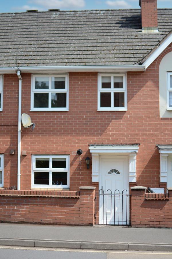 House number 4 Sleeps up to 4 with Smart TVs in every room - B&B