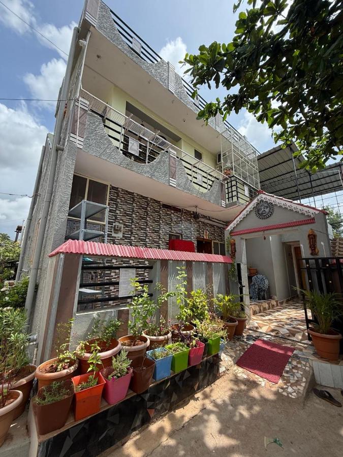 Roshini Homestay Hampi - B&B